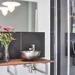 3 Bedroom Pet Friendly In *