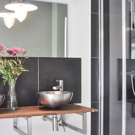 3 Bedroom Pet Friendly In *